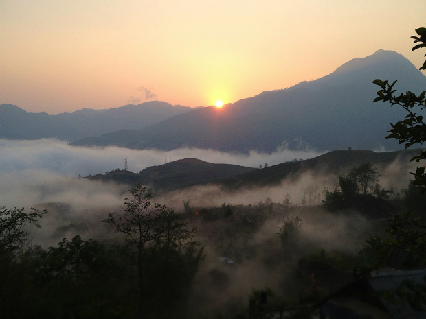 Sapa, sunset in the fog