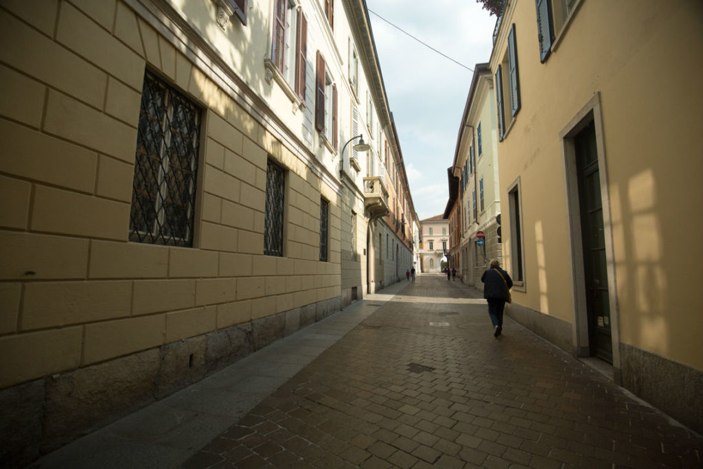 alley-como