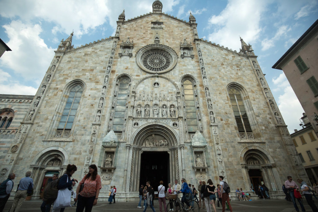 Como Cathedral outside