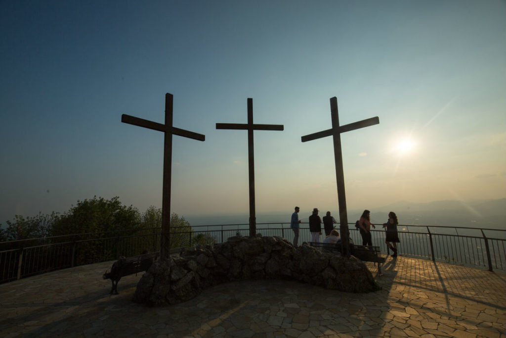 Faro Voltiano Crosses