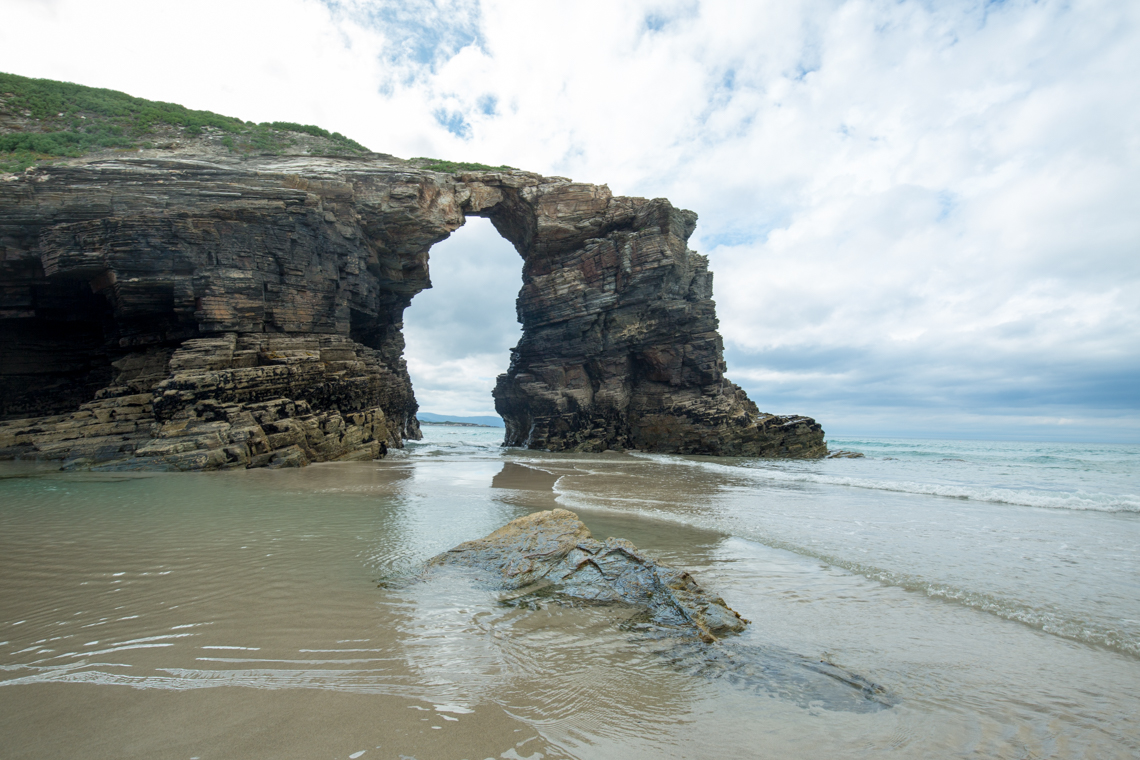 Praia das Catedrais arch